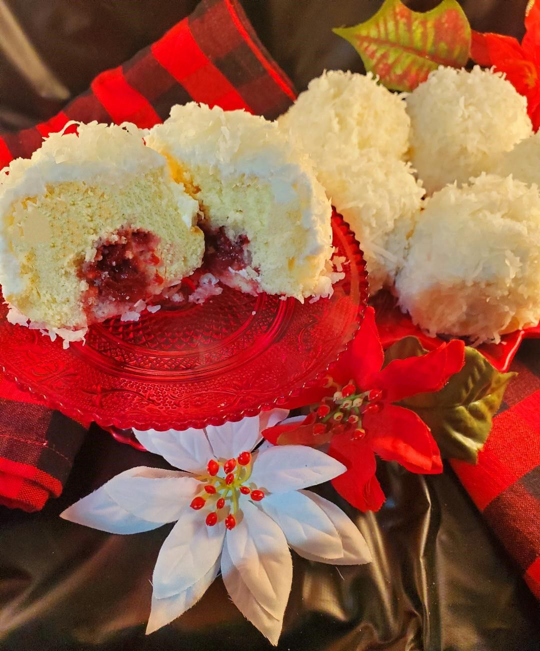 Strawberry Snowball Mini-Cakes